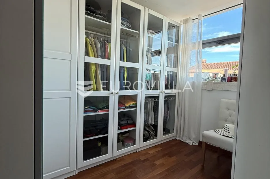 zadar, borik dizajnerski moderno uređen trosoban stan na prvom katu 96 m² - slika 10