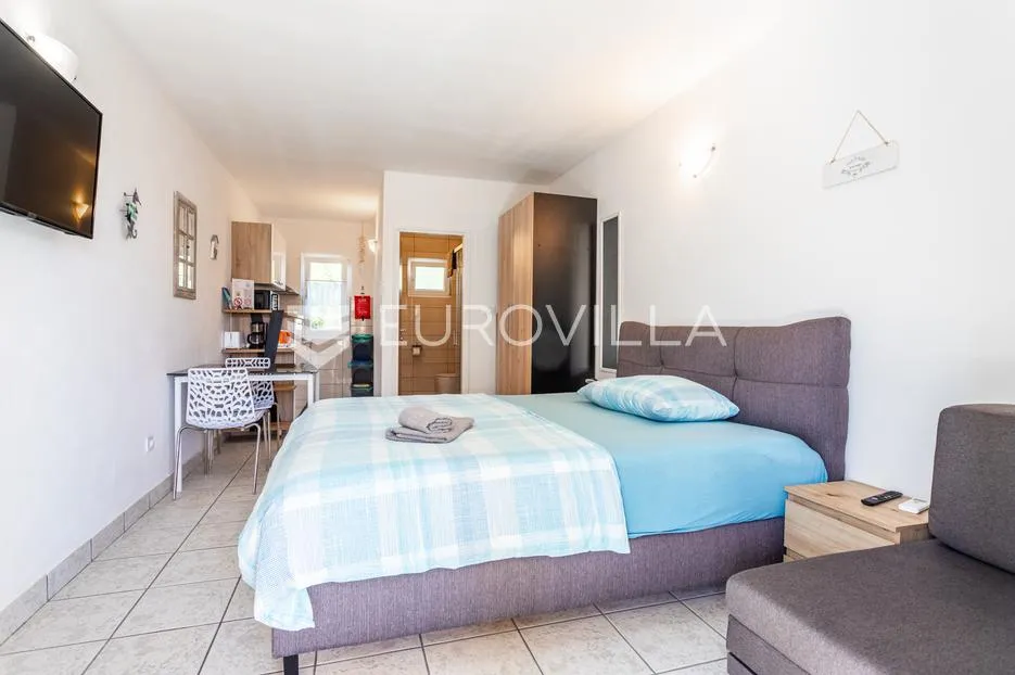 vinišće, samostojeća apartmanska kuća ukupne površine 259 m2 - slika 6