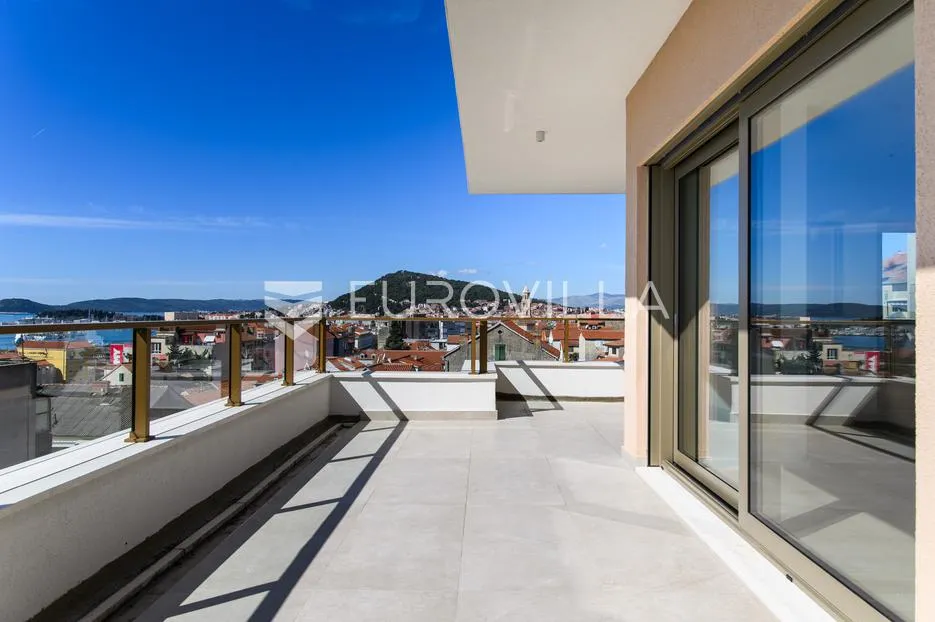 split, prekrasan penthouse s pogledom na more i grad - slika 4
