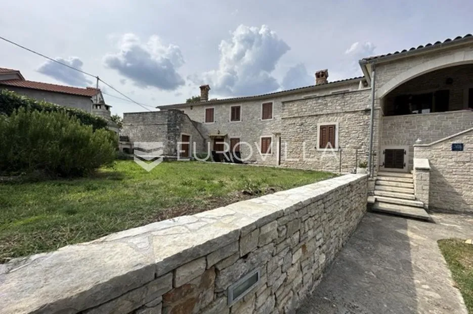 istra, pazin, jedinstveni kompleks 5 luksuznih kamenih kuća s bazenom i prostranom okućnicom - slika 13