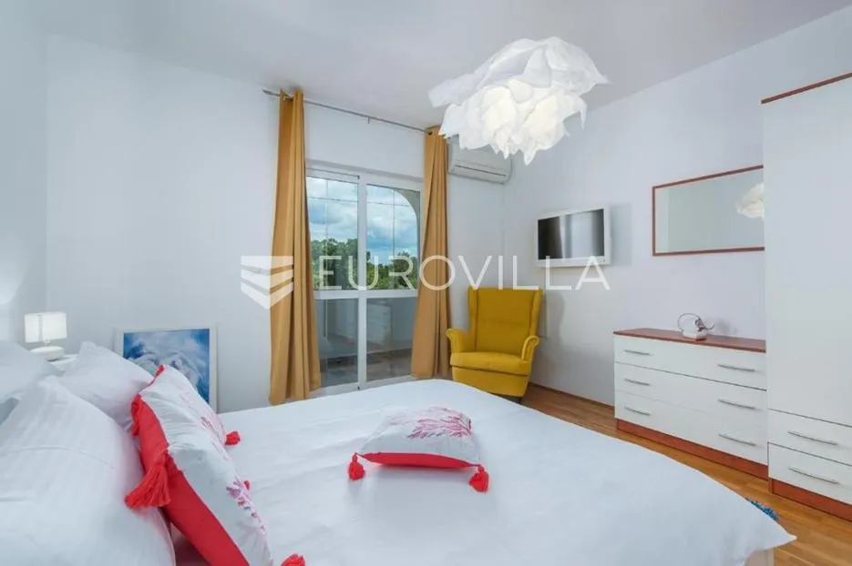 istra, okolica sv. lovreča, kuća s 6 spavaćih soba 380m2 s bazenom, teretanom i saunom - slika 8