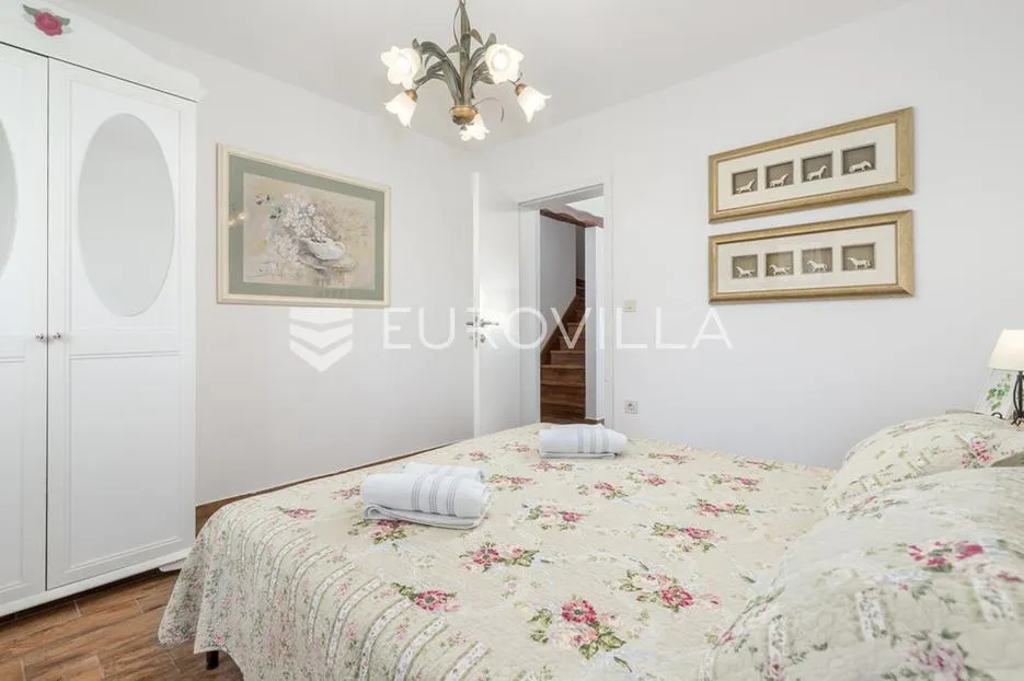 istra, okolica lovreča, samostojeća kuća 120m2 s bazenom na kraju sela - slika 16