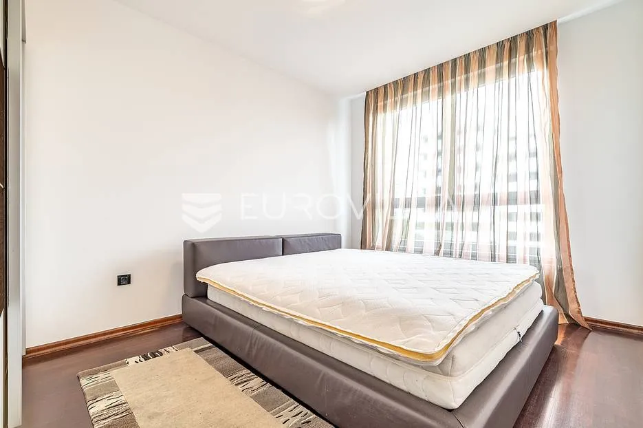 zagreb, bužanova, prekrasan trosoban 97 m² - slika 9