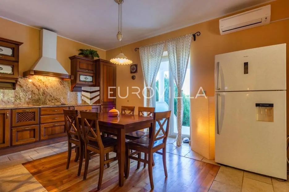rakalj, predivna, prostrana villa s bazenom i velikom okućnicom, 452 m² - slika 20