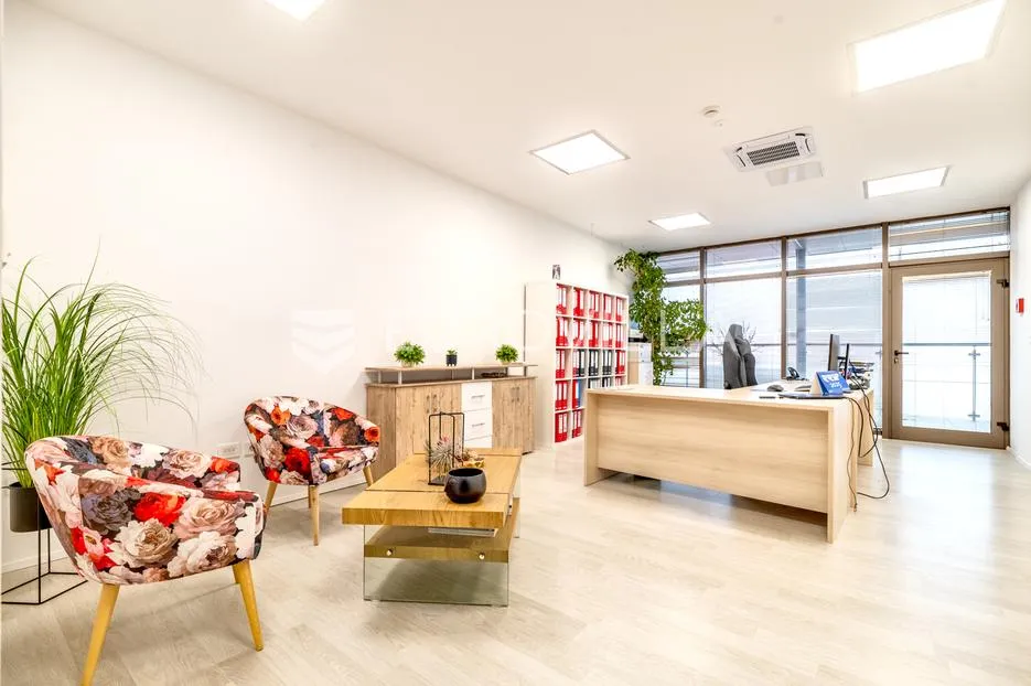 Zabok, poslovni prostor, 150 m² na atraktivnoj lokaciji