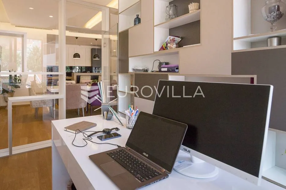 ban centar, luksuzan, komforan ured 137 m² - slika 20