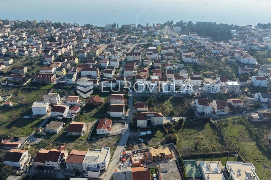 kaštel lukšić, trosoban penthouse s krovnom terasom i dva parkirna mjesta - slika 3