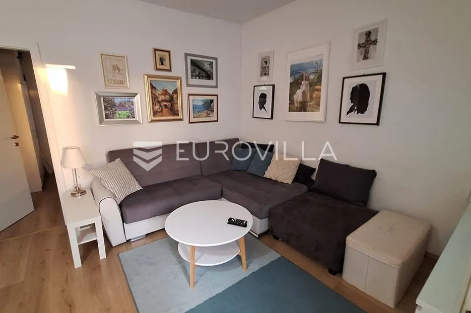 pula, centar: adaptiran trosoban stan 51 m², 100 m od arene, 1. kat, vrhunska lokacija - slika 3