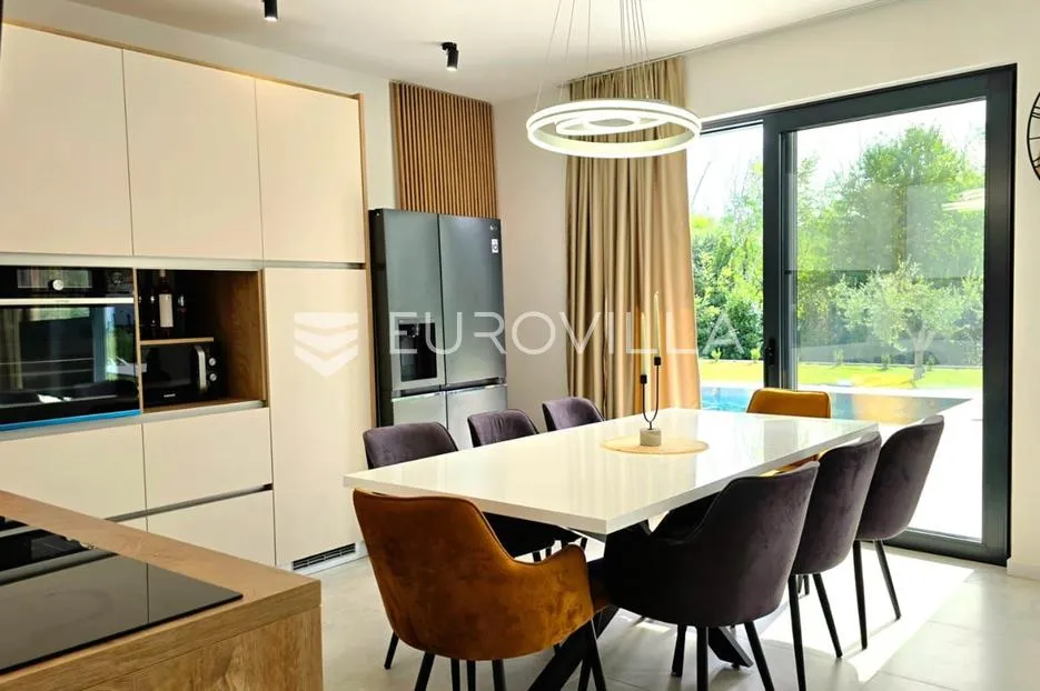 istra, labin, moderna samostojeća villa s dva stana i bazenom, 176.15 m² - slika 8