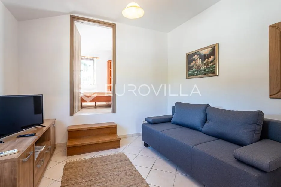 brač, milna, samostojeća kuća s četiri apartmana - slika 3