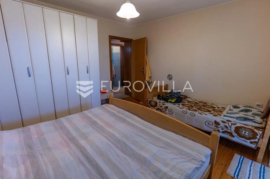požega, prostrana kuća s dva stana i vrtom - slika 35