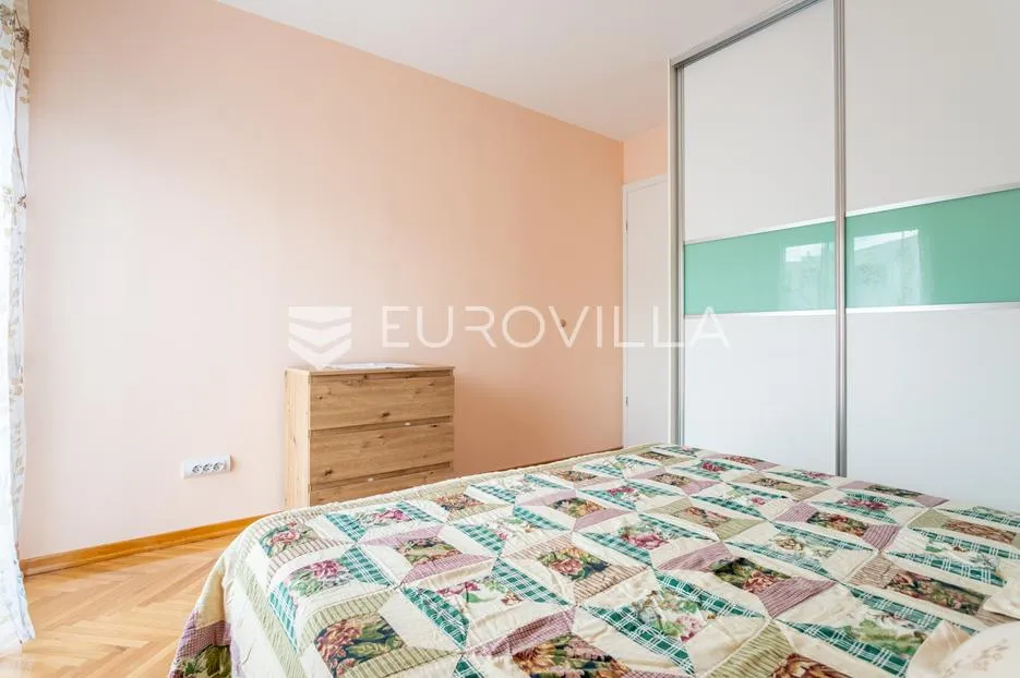 split, spinut, dvosoban stan u blizini centra grada - slika 13