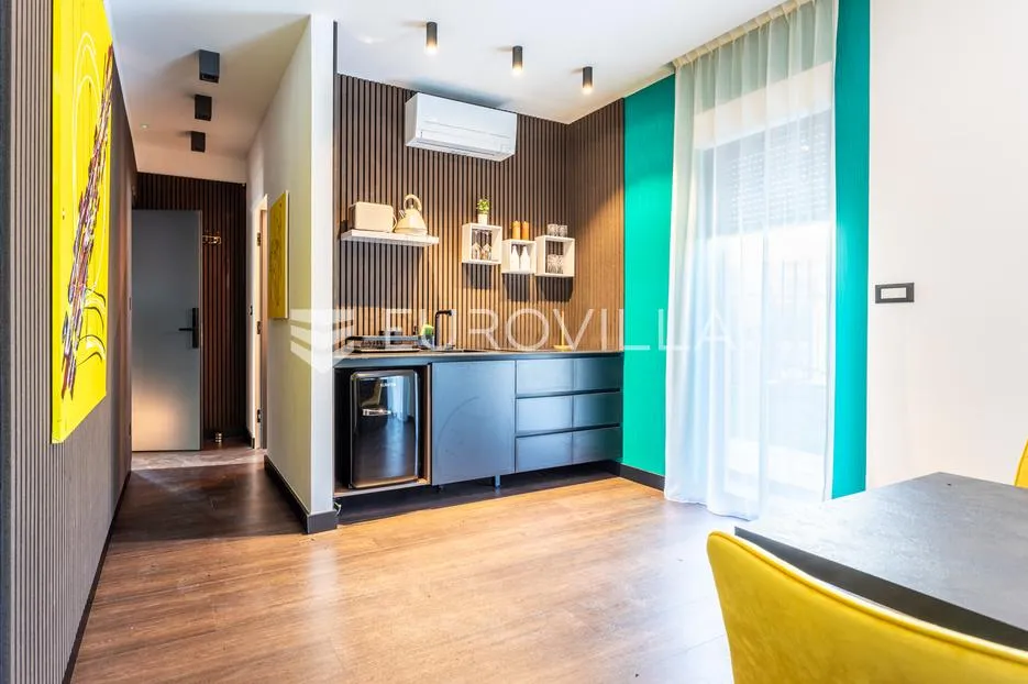 podstrana, apartmanska vila s bazenom i krovnom terasom - slika 7