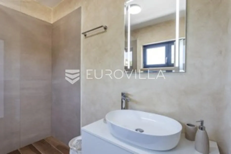 istra, smoljanci, kvalitetna i moderna samostojeća kuća, 208 m², grijani bazen 40 m² - slika 47