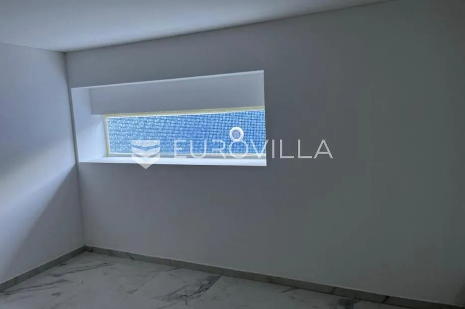 istra, rovinjsko selo, luksuzna prizemnica veličine 218m2 s bazenom, jacuzzijem i saunom - slika 11