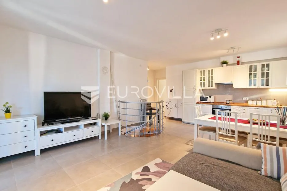 peroj, fažana, komforan stan 130 m² s vrtom 227 m² i prostranim suterenom - slika 1