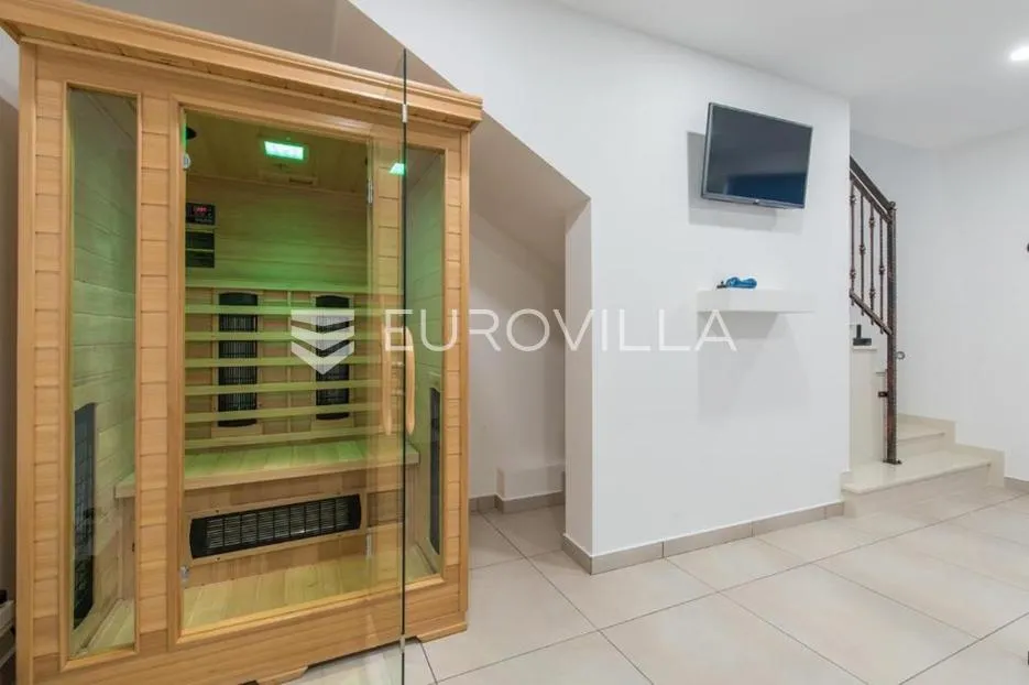 istra, okolica sv. lovreča, kuća s 6 spavaćih soba 380m2 s bazenom, teretanom i saunom - slika 20