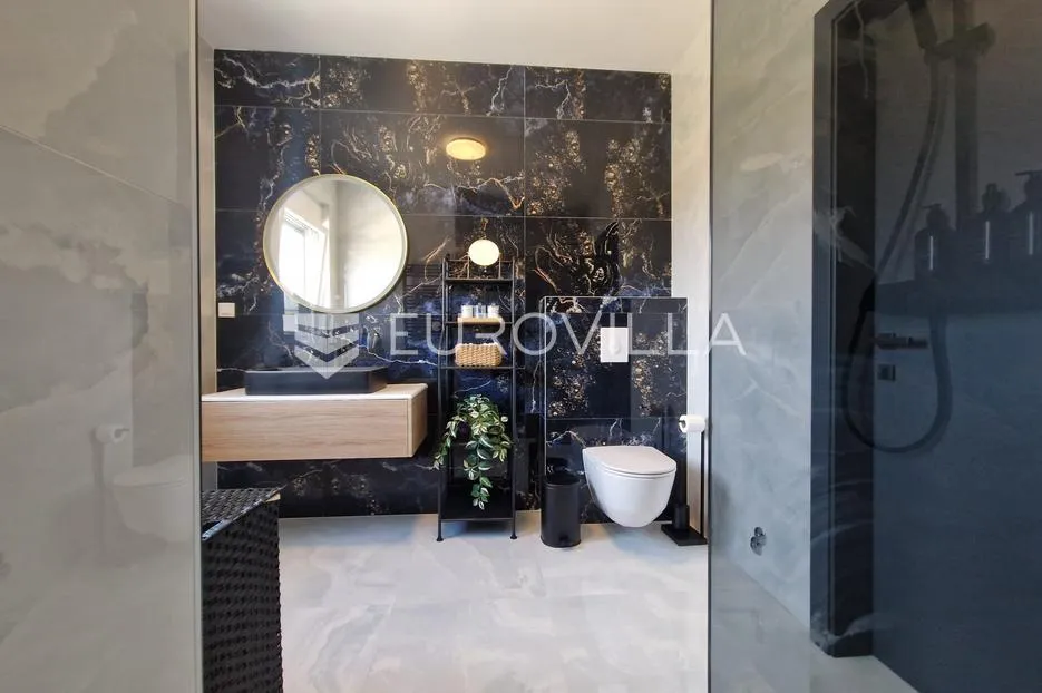 vir, predivna moderna vila s bazenom u centru mjesta, vrhunska lokacija, 450 m od mora - slika 51