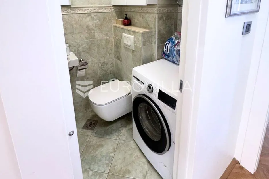 split, žnjan, dvosoban stan prvi red uz more - slika 6
