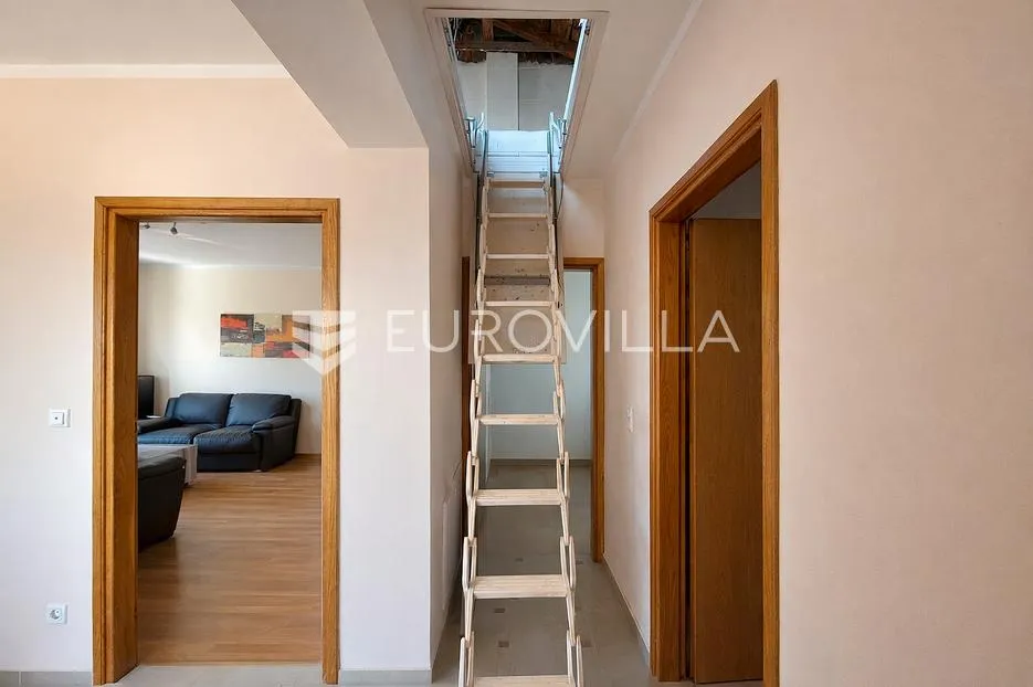 rijeka, marinići, kuća sa poslovnim prostorom, stanom, potkrovljem, dvorištem i garažom - slika 14