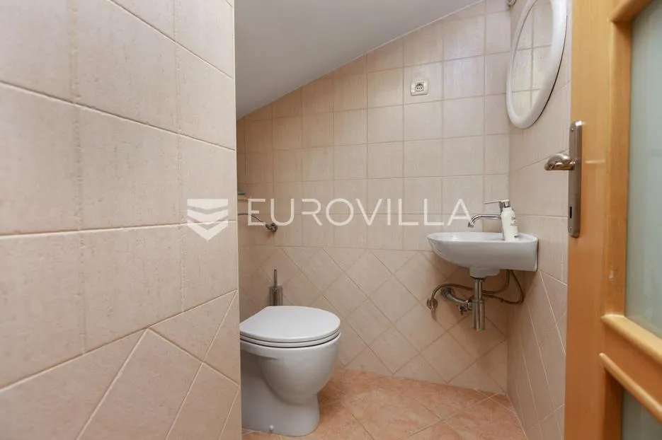 opatija, centar, dvoetažan stan 147 m², vrt, pogled na more - slika 9