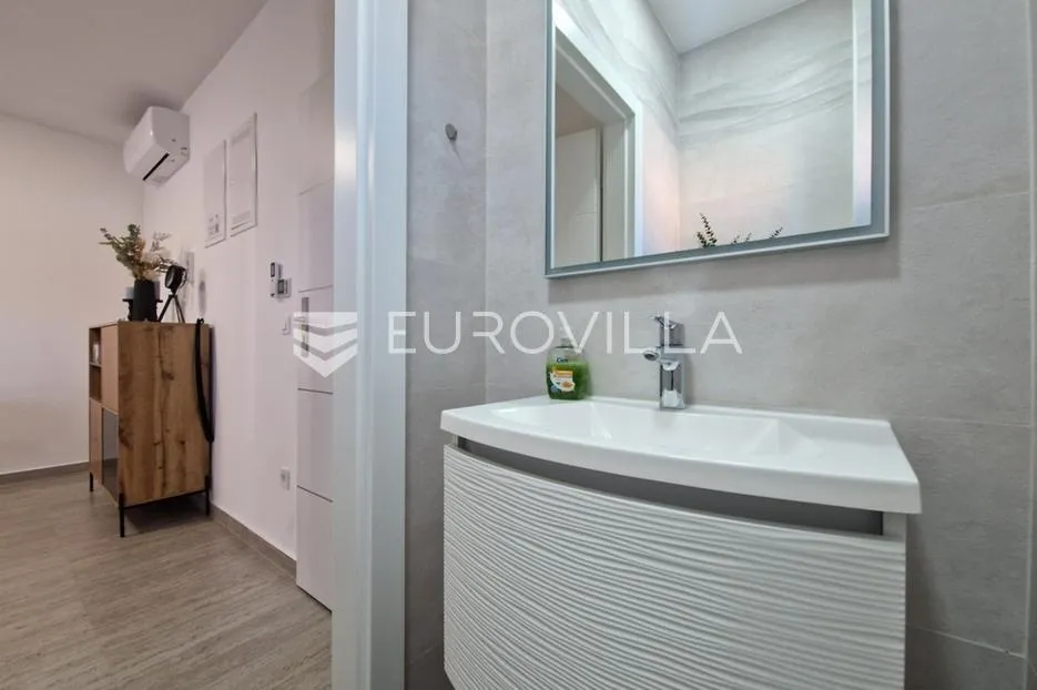 vir, prizemni apartman s 2 spavaće sobe, 40 m od mora, top lokacija - slika 40
