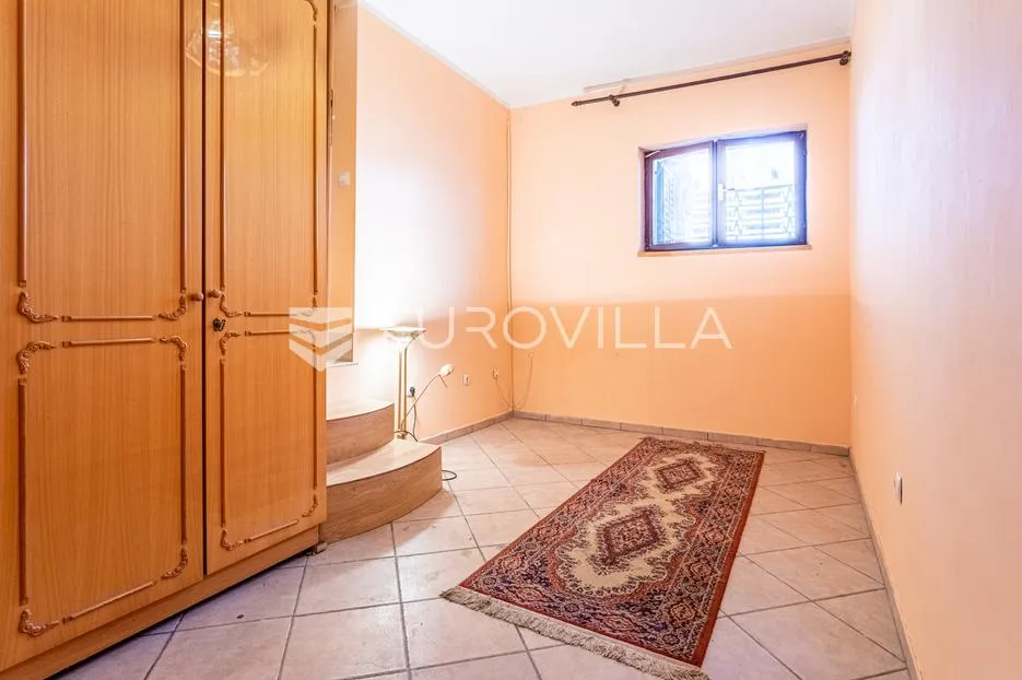 vodice, apartmanska kuća u blizini mora - slika 22