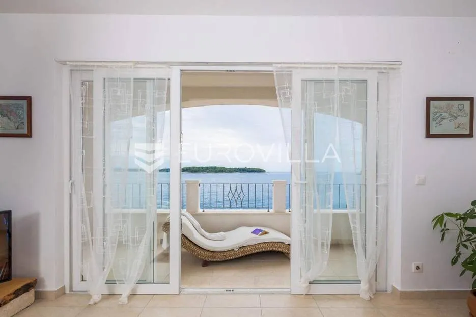 korčula, lijepa kuća u prvom redu do mora, 250m2 - slika 12