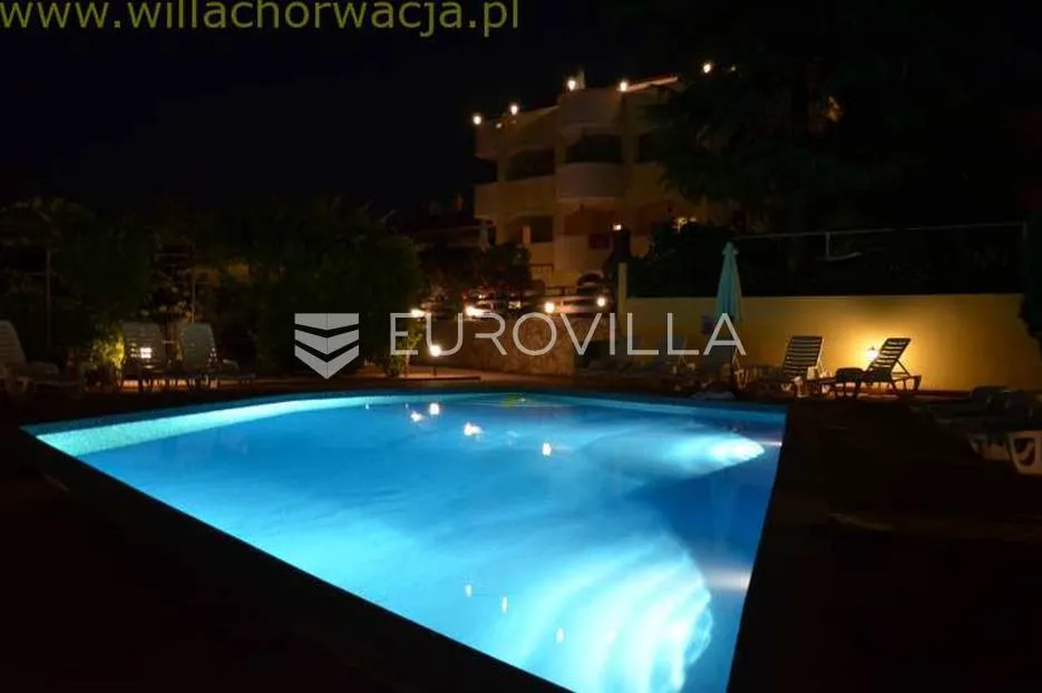 medulin, velika stambena zgrada 300 m od mora - slika 20