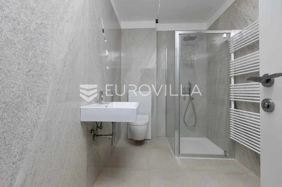 rijeka, pećine, novogradnja, luksuzan trosoban stan 105,96 m² prvi red do mora - slika 13