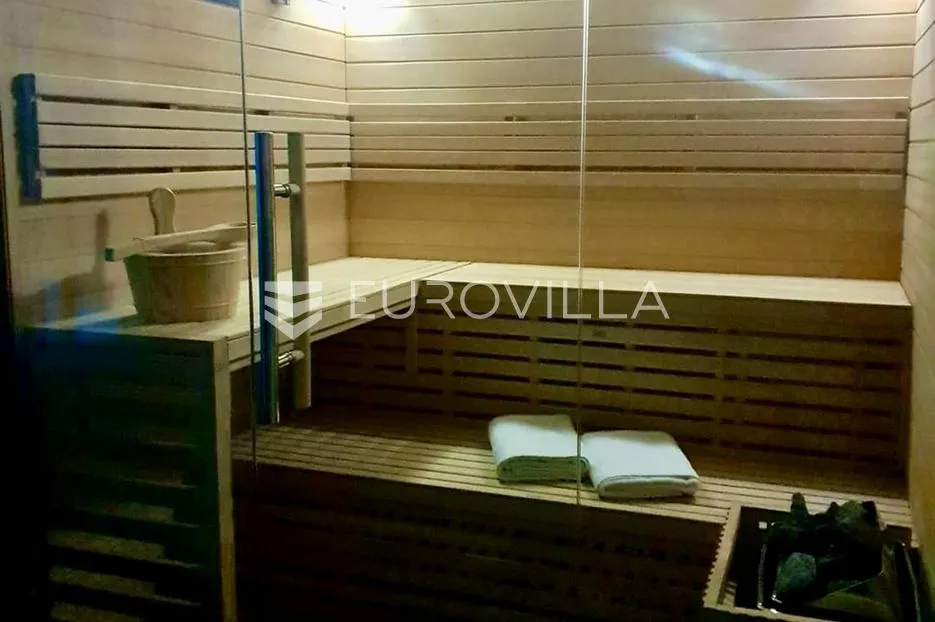 ravna gora, prostrana kuća od 345 n2 s finskom saunom i jacuzzijem - slika 33