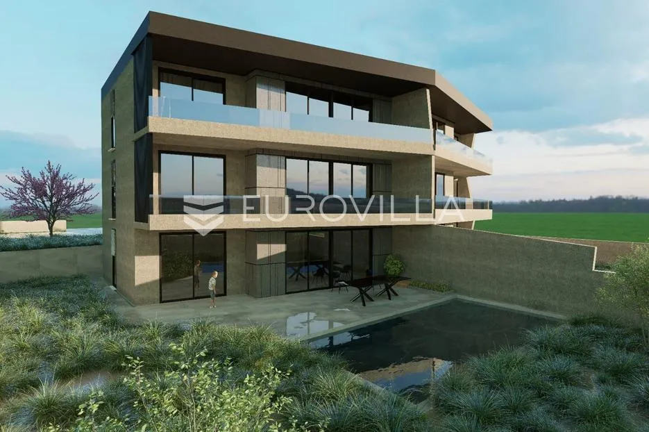 Premantura, građevinsko zemljište za 6 stambenih jedinica 1295 m2 u centru mjesta - Premantura, Medulin