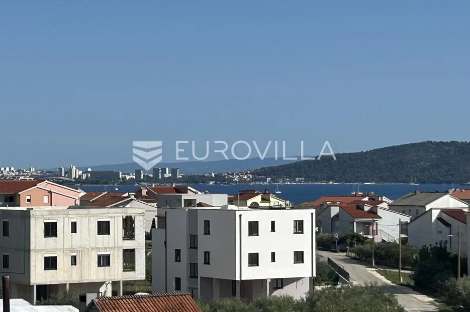 kaštel lukšić, četverosobni penthouse neto korisne površine od 112,08 m² s krovnom terasom - slika 3