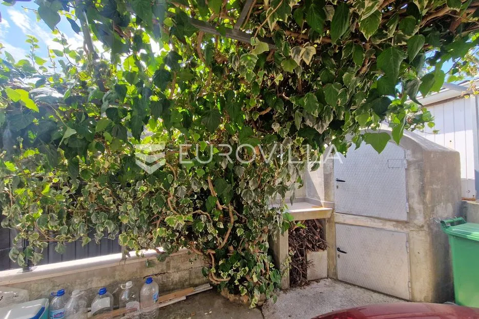 vir, samostojeća katnica s dva apartmana - slika 24