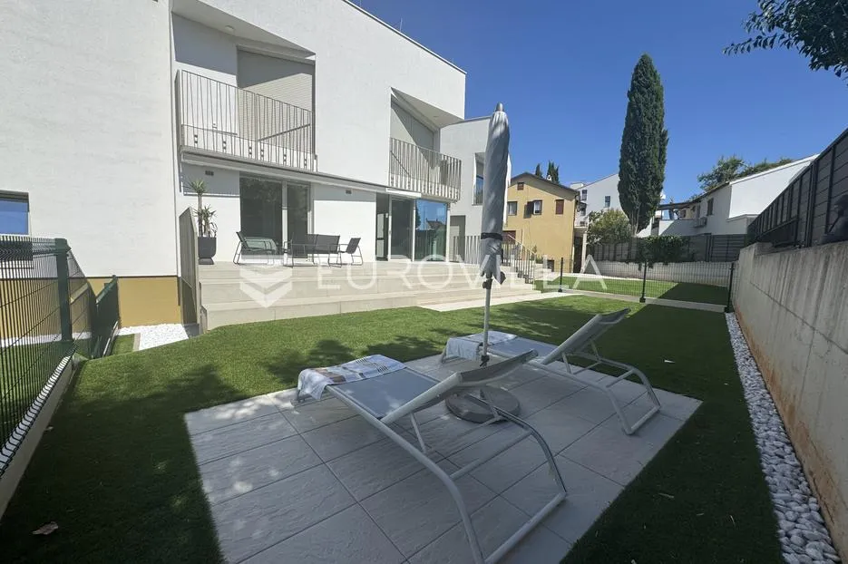 istra, rovinj, moderan stan s dvije spavaće sobe 101 m², vrtom i ograđenim parkirnim mjestom - slika 21
