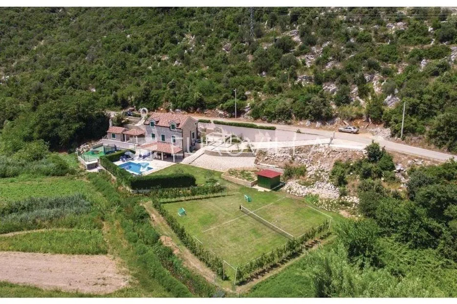 metković, desne, rustikalna vila na tri etaže - slika 3