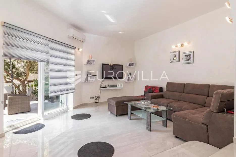 medulin, trosoban stan sa bazenom, privatni parking, neto korisna površina 80 m² - slika 5