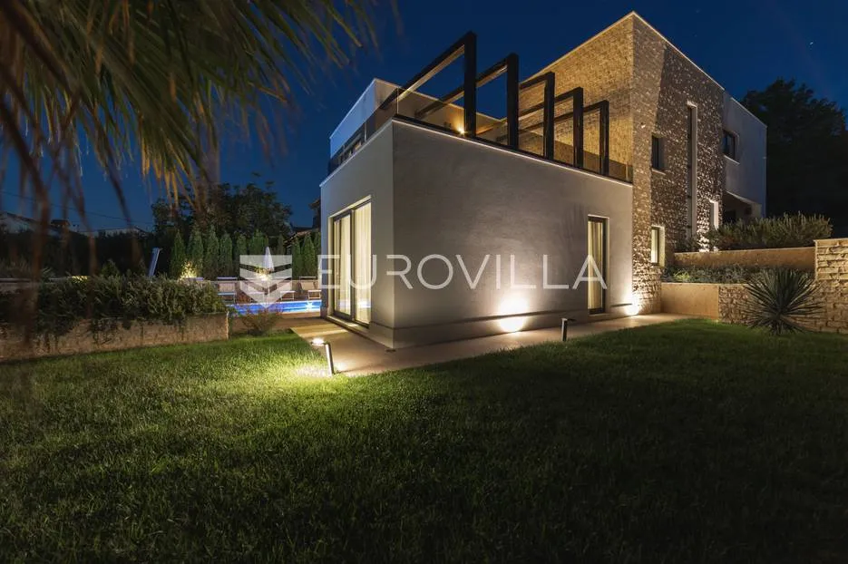 trogir, prekrasna luksuzna vila nadomak mora - slika 38