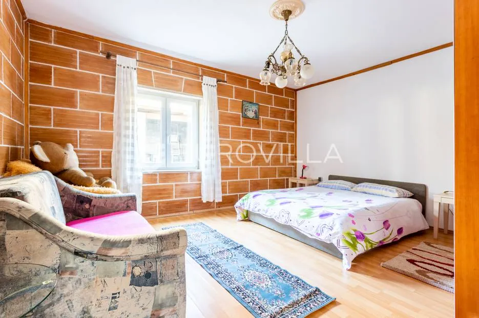 brač, kuća s dvorištem na lijepoj lokaciji - slika 19