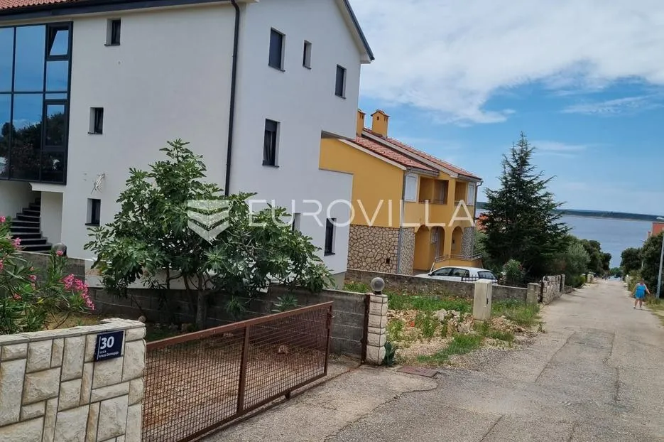 pag, mandre, trosoban stan 98 m² na prvom katu moderne zgrade s pogledom na more - slika 19