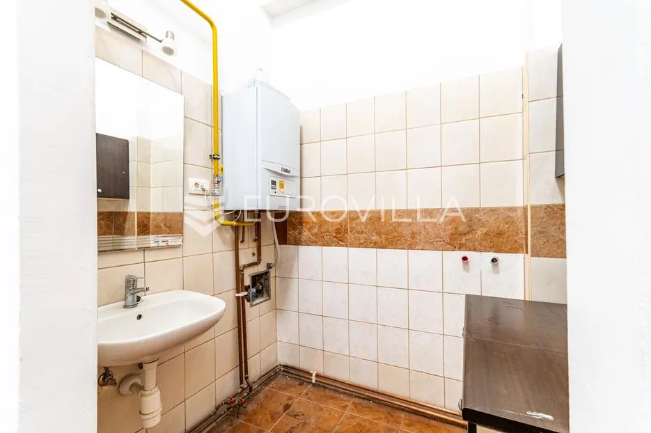 varaždin, centar, prostran stan 110 m², odlična lokacija - slika 6