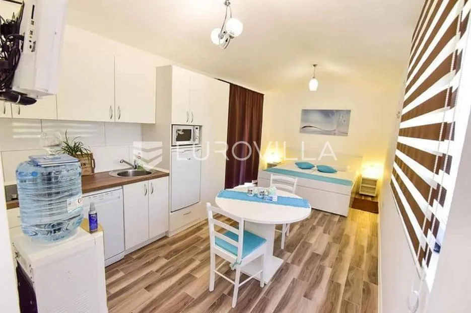 vir, dvojna kuća s dva apartmana i velikim vrtom, blizina centra i plaže - slika 2