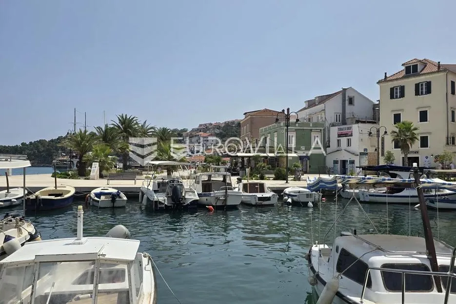 Hvar, Jelsa, građevinsko zemljište na atraktivnoj lokaciji