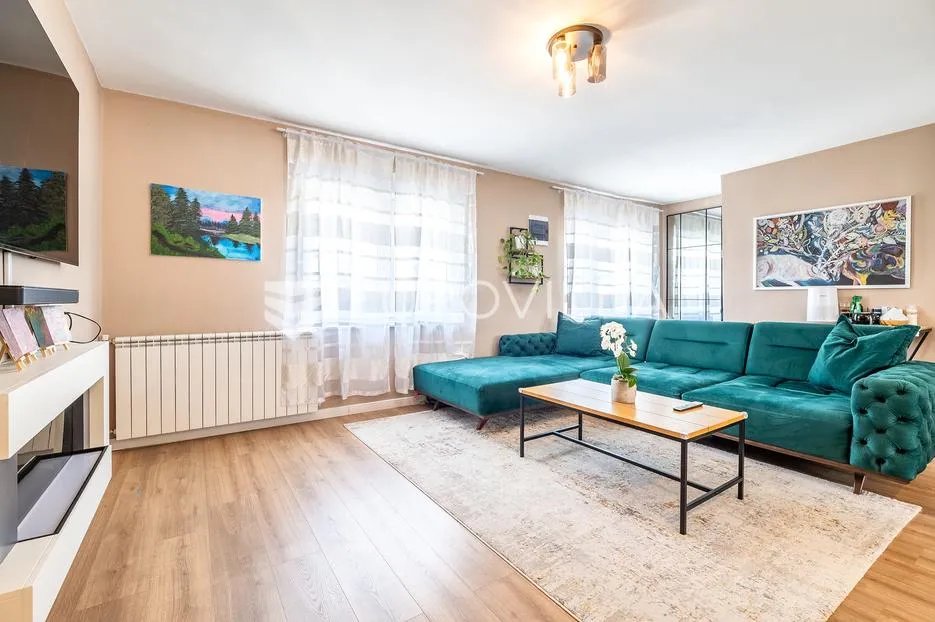 zagreb, dubec, novouređena kuća s dva stana i garažom, 190 m² - slika 2
