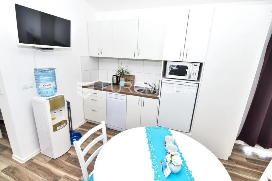 vir, dvojna kuća s dva apartmana i velikim vrtom, blizina centra i plaže - slika 4