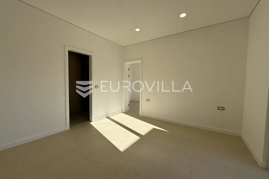 istra, majkusi, moderna prizemnica 160 m² s grijanim bazenom i uređenom okućnicom - slika 18