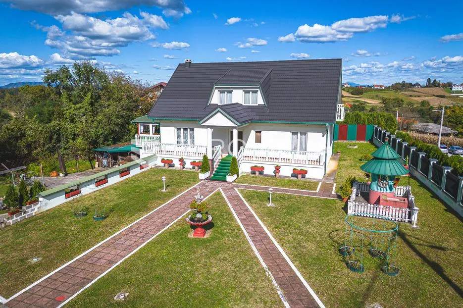 Donja Pušća, elegantna obiteljska kuća, 396 m2 BRP