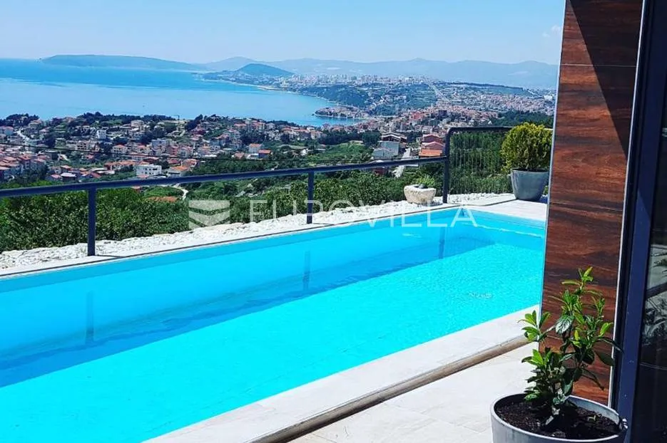 split, podstrana dvije vile s bazenima i pogledom na more - slika 19