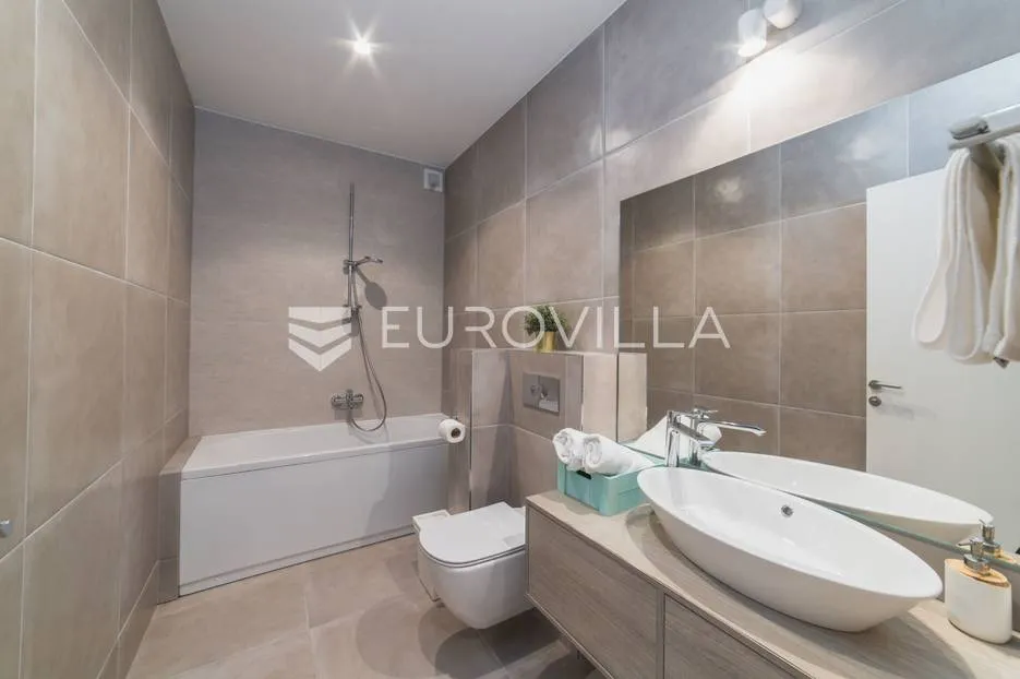 trogir, luksuzna vila s bazenom, nkp 368 m2 - slika 34