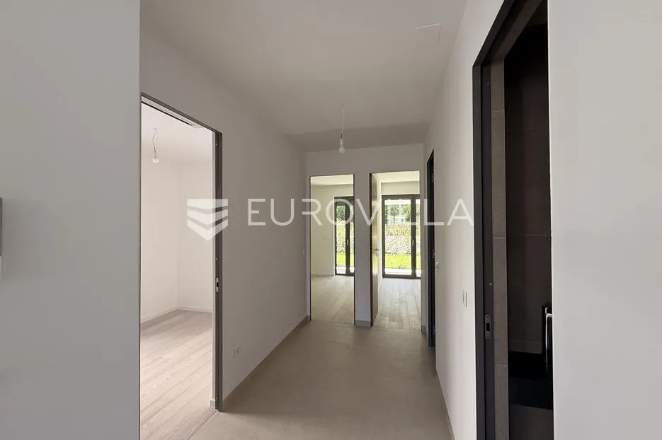zadar, diklo, luksuzan trosoban stan 124,27 m² na super lokaciji s vrtom - slika 9